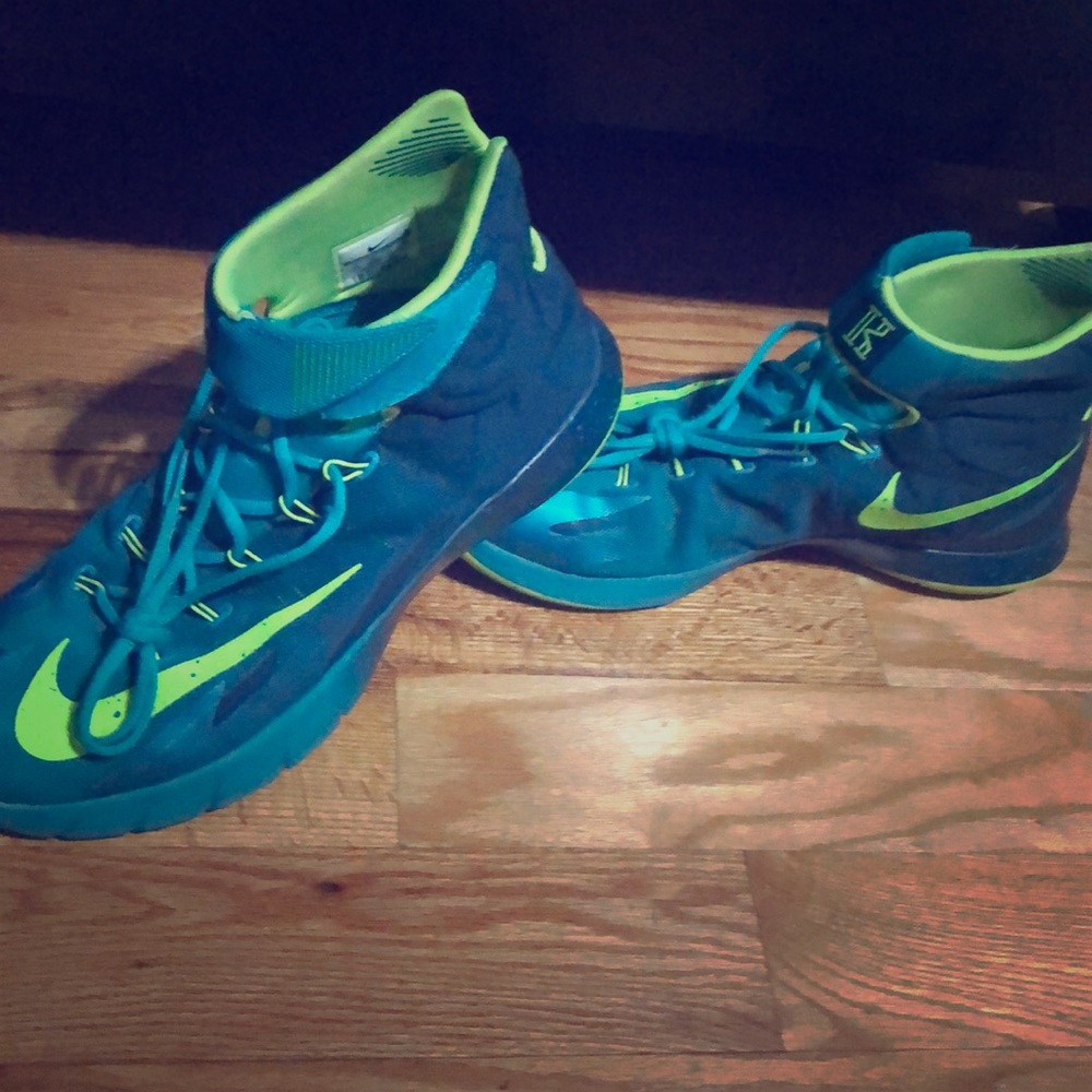Nike hyper REVS size 12